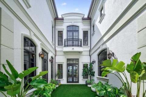 Villa ou maison à vendre à Coral Gables, Floride: 8 chambres, 776.66 m2 № 711194 - photo 29