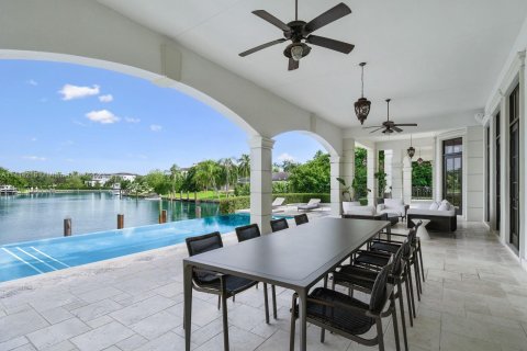 House in Coral Gables, Florida 8 bedrooms, 776.66 sq.m. № 711194 - photo 30
