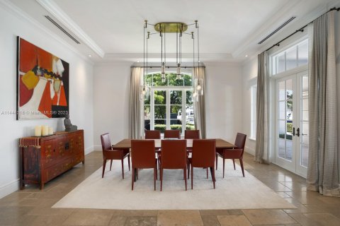 House in Coral Gables, Florida 8 bedrooms, 776.66 sq.m. № 711194 - photo 16