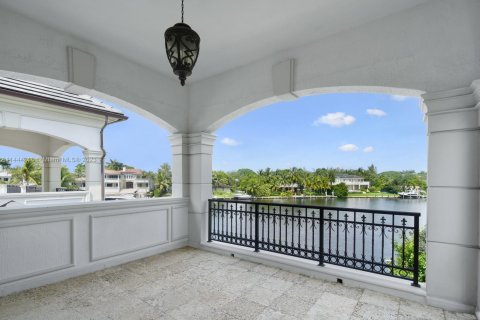 House in Coral Gables, Florida 8 bedrooms, 776.66 sq.m. № 711194 - photo 19
