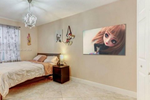House in Miramar, Florida 4 bedrooms, 251.49 sq.m. № 1176124 - photo 21