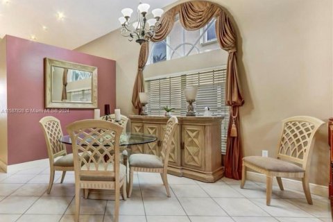 Villa ou maison à vendre à Miramar, Floride: 4 chambres, 251.49 m2 № 1176124 - photo 5