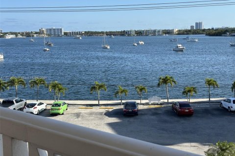 Condominio en venta en Aventura, Florida, 2 dormitorios, 100.61 m2 № 1135284 - foto 2