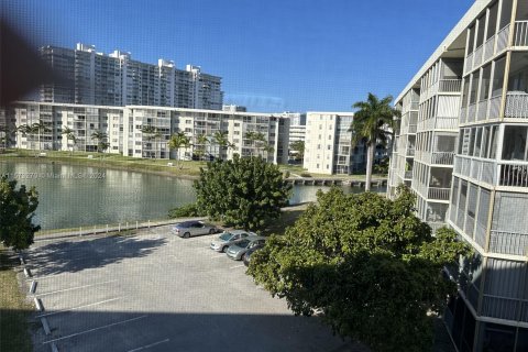 Copropriété à vendre à Aventura, Floride: 2 chambres, 100.61 m2 № 1135284 - photo 1