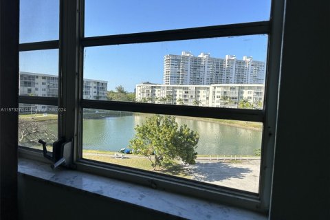 Condominio en venta en Aventura, Florida, 2 dormitorios, 100.61 m2 № 1135284 - foto 20