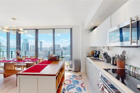 Condo in Miami, Florida, 2 bedrooms  № 278010 - photo 5