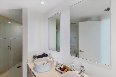 Condo in Miami, Florida, 2 bedrooms  № 278010 - photo 10