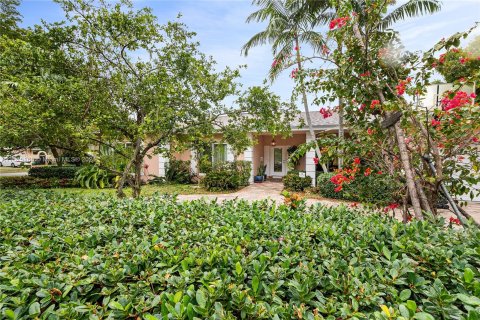Villa ou maison à vendre à Miami Springs, Floride: 4 chambres, 293.57 m2 № 953695 - photo 4