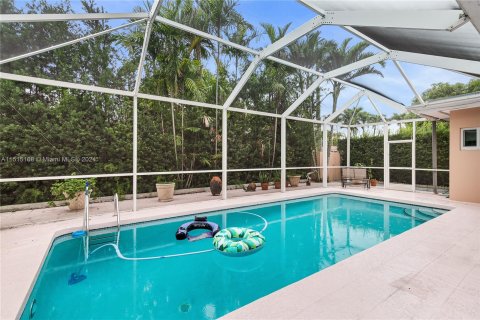 House in Miami Springs, Florida 4 bedrooms, 293.57 sq.m. № 953695 - photo 7