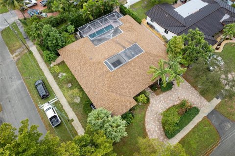 Villa ou maison à vendre à Miami Springs, Floride: 4 chambres, 293.57 m2 № 953695 - photo 2