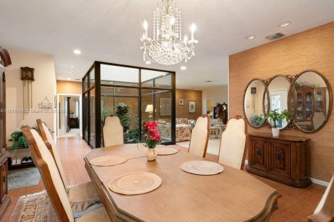 Villa ou maison à vendre à Miami Springs, Floride: 4 chambres, 293.57 m2 № 953695 - photo 14
