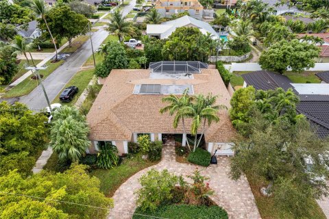 Villa ou maison à vendre à Miami Springs, Floride: 4 chambres, 293.57 m2 № 953695 - photo 3