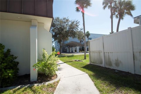 Immobilier commercial à vendre à Port Charlotte, Floride: 185.62 m2 № 293913 - photo 2