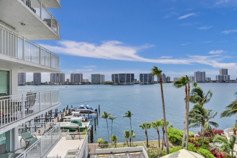 Condo in Sunny Isles Beach, Florida, 2 bedrooms  № 1210121 - photo 18