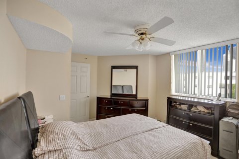 Condo in Sunny Isles Beach, Florida, 2 bedrooms  № 1210121 - photo 24