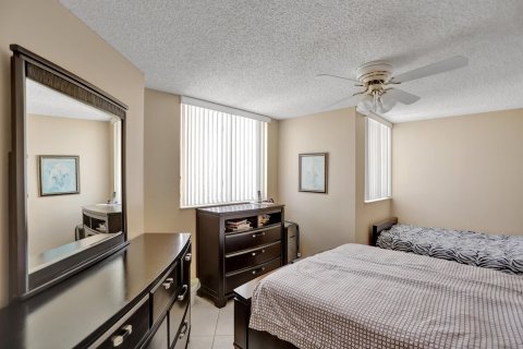 Condo in Sunny Isles Beach, Florida, 2 bedrooms  № 1210121 - photo 27