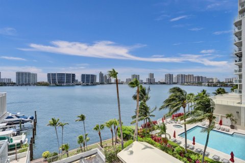 Condo in Sunny Isles Beach, Florida, 2 bedrooms  № 1210121 - photo 19