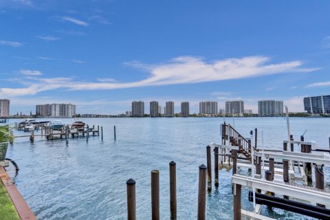 Condo in Sunny Isles Beach, Florida, 2 bedrooms  № 1210121 - photo 7