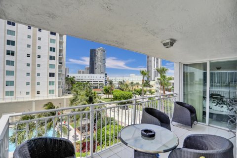 Condo in Sunny Isles Beach, Florida, 2 bedrooms  № 1210121 - photo 22