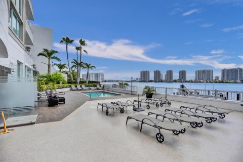 Condo in Sunny Isles Beach, Florida, 2 bedrooms  № 1210121 - photo 5