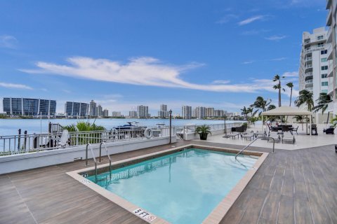 Condo in Sunny Isles Beach, Florida, 2 bedrooms  № 1210121 - photo 3