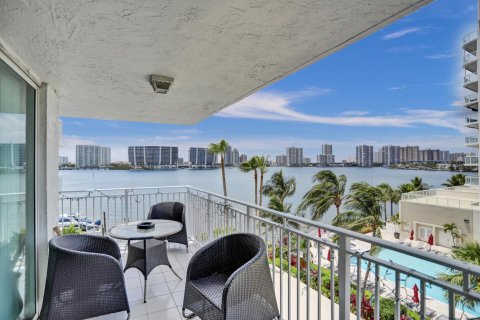 Condo in Sunny Isles Beach, Florida, 2 bedrooms  № 1210121 - photo 21