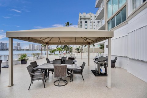 Condo in Sunny Isles Beach, Florida, 2 bedrooms  № 1210121 - photo 10