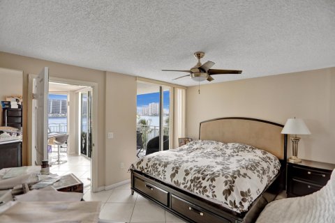 Condo in Sunny Isles Beach, Florida, 2 bedrooms  № 1210121 - photo 30