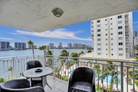 Condo in Sunny Isles Beach, Florida, 2 bedrooms  № 1210121 - photo 20