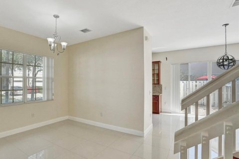 Touwnhouse à vendre à Miramar, Floride: 3 chambres, 185.99 m2 № 1210118 - photo 2