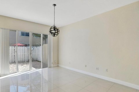 Touwnhouse à vendre à Miramar, Floride: 3 chambres, 185.99 m2 № 1210118 - photo 7