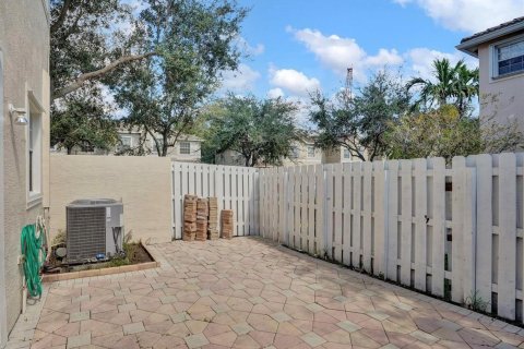 Townhouse in Miramar, Florida 3 bedrooms, 185.99 sq.m. № 1210118 - photo 6