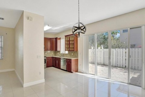 Touwnhouse à vendre à Miramar, Floride: 3 chambres, 185.99 m2 № 1210118 - photo 3