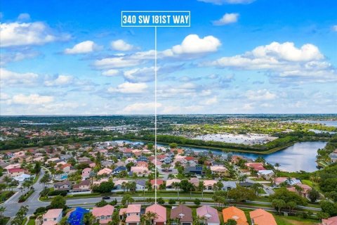 Casa en venta en Pembroke Pines, Florida, 3 dormitorios, 171.22 m2 № 1189879 - foto 2