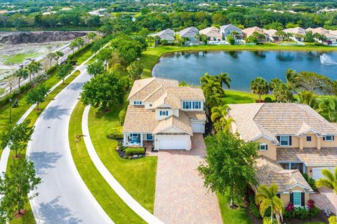 House in Lake Worth, Florida 4 bedrooms, 330.45 sq.m. № 1118212 - photo 10