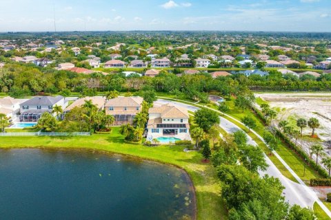 House in Lake Worth, Florida 4 bedrooms, 330.45 sq.m. № 1118212 - photo 2