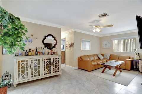 House in Coconut Creek, Florida 3 bedrooms, 163.23 sq.m. № 1078665 - photo 17