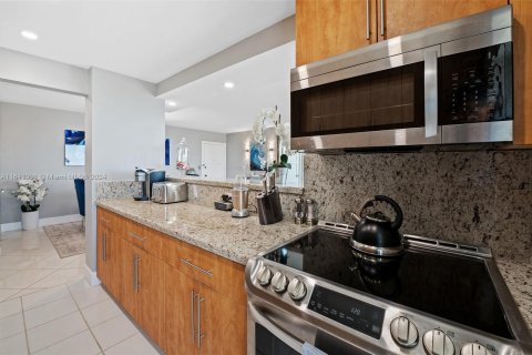 Condo in Fort Lauderdale, Florida, 2 bedrooms  № 1325257 - photo 19