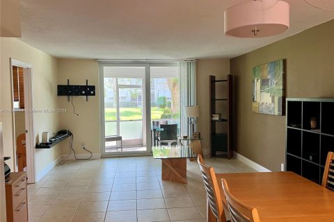 Condo in Deerfield Beach, Florida, 2 bedrooms  № 1325293 - photo 5