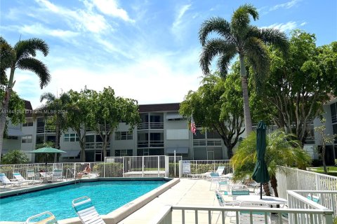 Condominio en venta en Deerfield Beach, Florida, 2 dormitorios, 90.12 m2 № 1325293 - foto 17