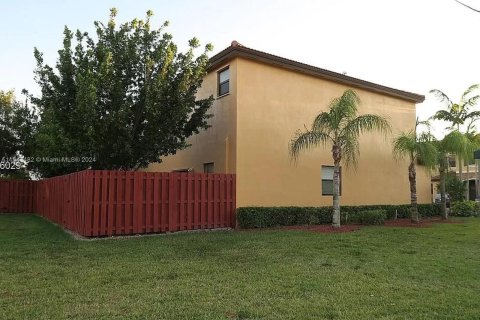 Townhouse in Homestead, Florida 3 bedrooms, 140.19 sq.m. № 1325295 - photo 4