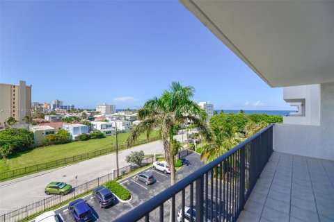 Condo in Hollywood, Florida, 2 bedrooms  № 1239145 - photo 28