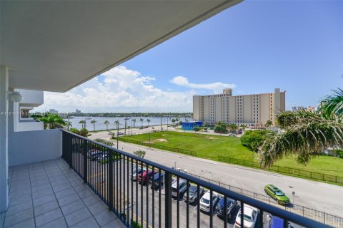 Condo in Hollywood, Florida, 2 bedrooms  № 1239145 - photo 29