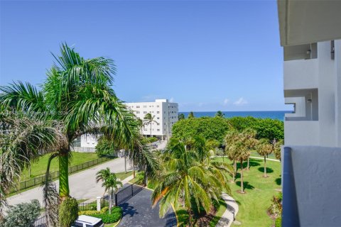 Copropriété à vendre à Hollywood, Floride: 2 chambres, 145.86 m2 № 1239145 - photo 1