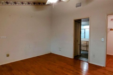 Adosado en venta en Tampa, Florida, 2 dormitorios, 118.73 m2 № 1293494 - foto 9