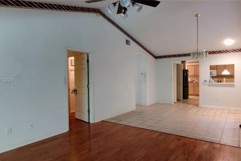 Touwnhouse à vendre à Tampa, Floride: 2 chambres, 118.73 m2 № 1293494 - photo 8