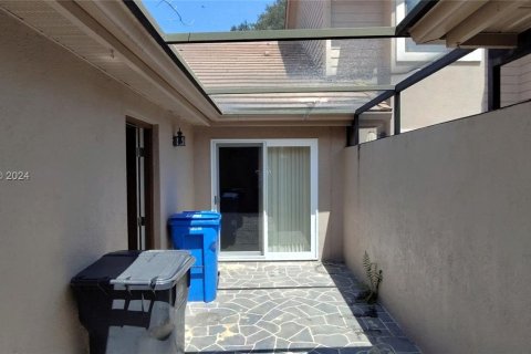 Adosado en venta en Tampa, Florida, 2 dormitorios, 118.73 m2 № 1293494 - foto 29