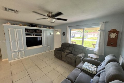 Casa en venta en Tamarac, Florida, 3 dormitorios, 111.39 m2 № 1272297 - foto 9