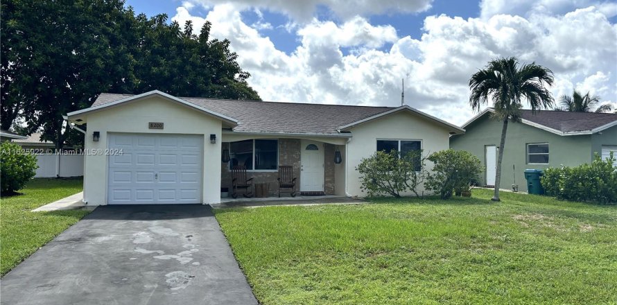 Casa en Tamarac, Florida 3 dormitorios, 111.39 m2 № 1272297