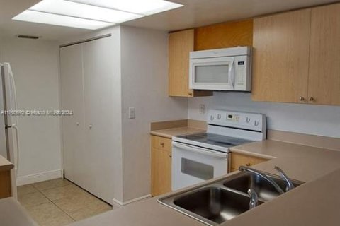 Condo in Coral Springs, Florida, 2 bedrooms  № 1272253 - photo 16